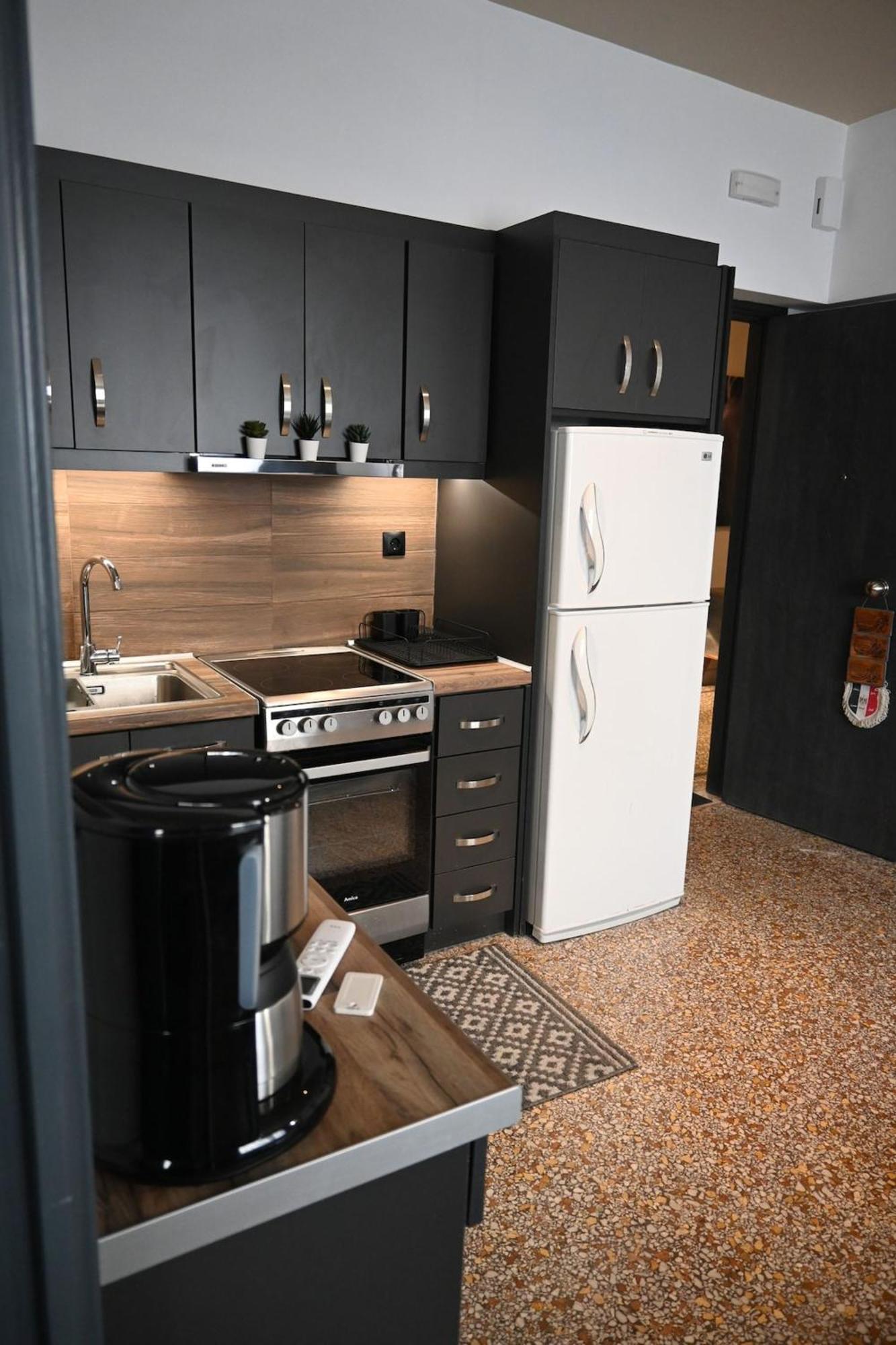 Haris 303 Apartment By Vpn Accomodation Athen Eksteriør billede